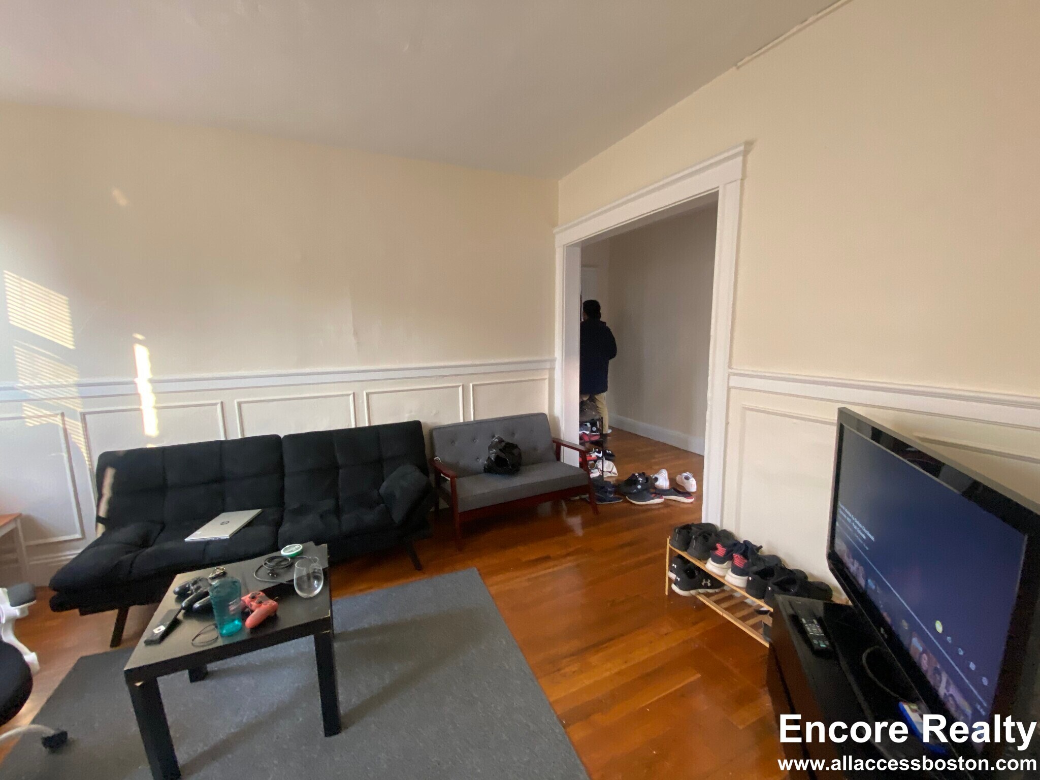 Building Photo - 213 Kelton St