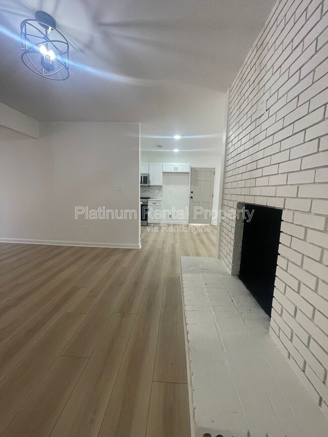 Building Photo - 1245 Shore Dr SW