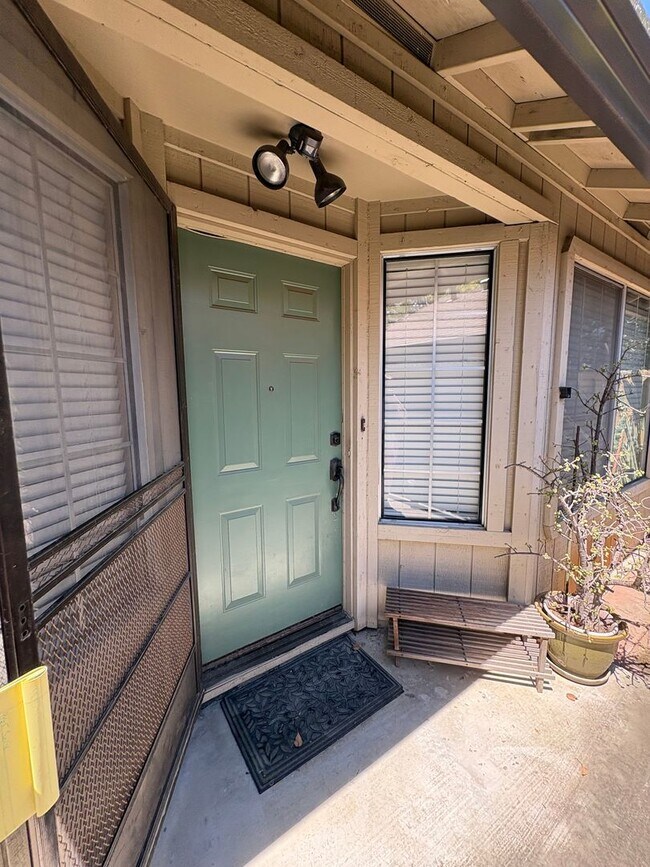 Building Photo - 3 Bed 2 Bath in South Davis Near Mace Ranch and Nugget Markets