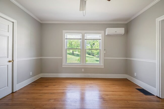 Building Photo - 4 bedroom home in Rich Creek!