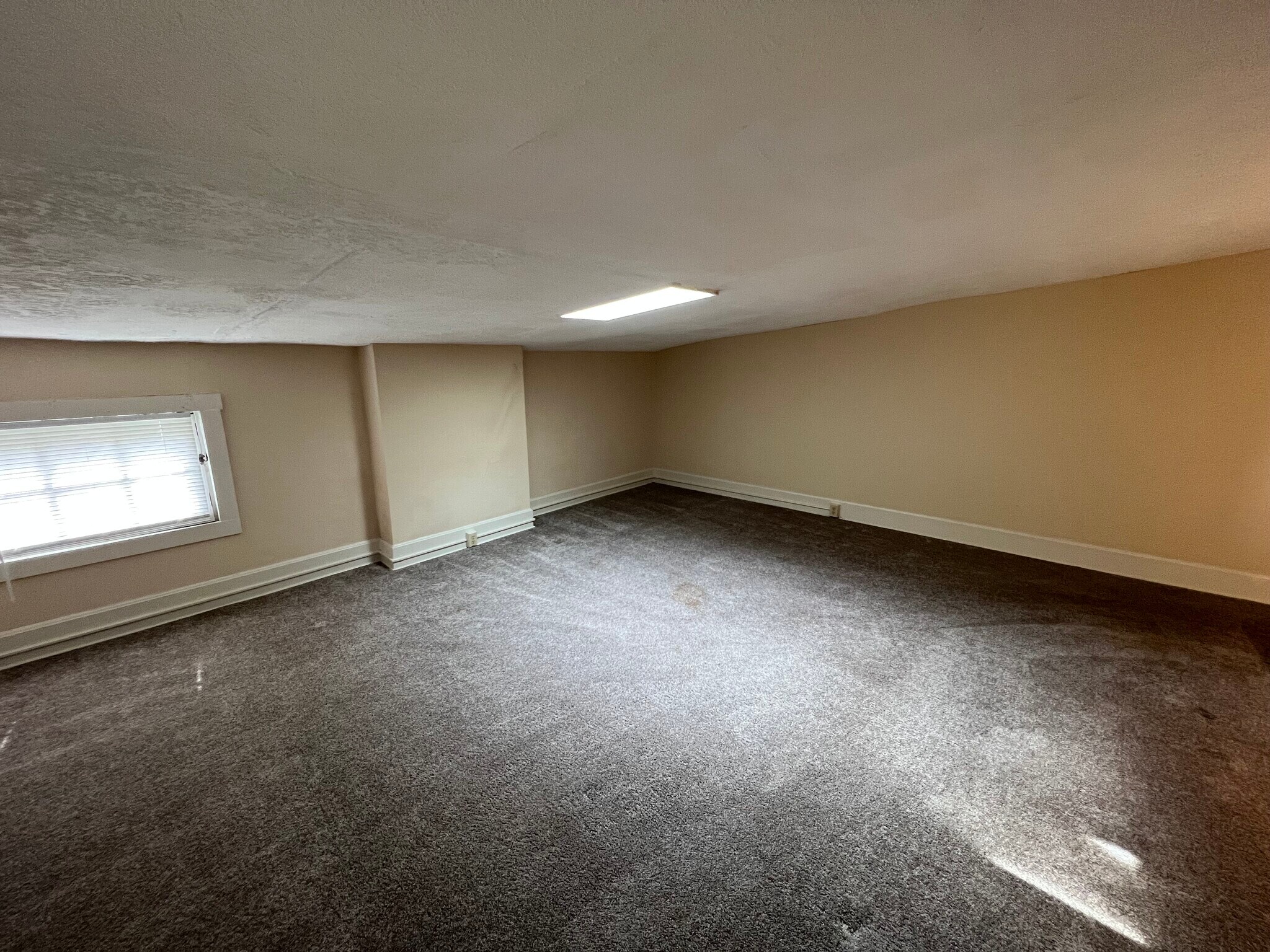Living Room - 2210 Victor St