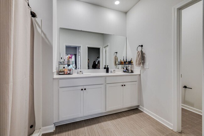 Building Photo - Spacious 4BR Home in Rincon with Fenced Yard & Modern Comforts