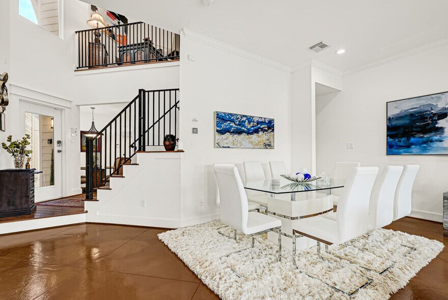 Building Photo - 5522 Larkin St