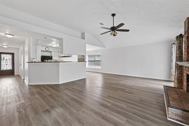 Building Photo - 22022 Kenlake Dr