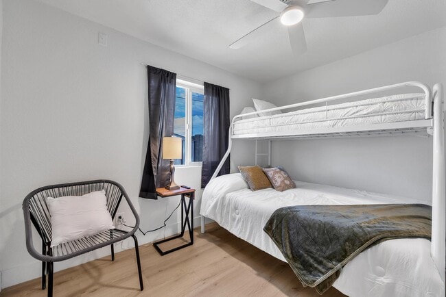 Building Photo - 1510 W 7th Dr