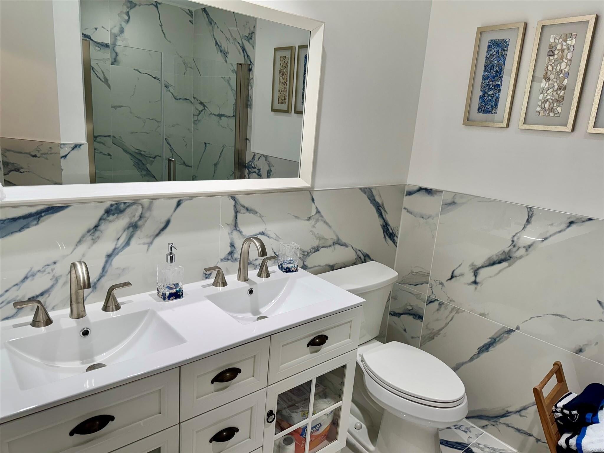 Building Photo - 1010 NE 8th Ave