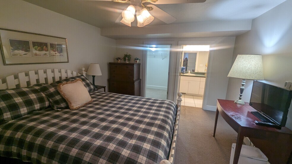 Building Photo - 943 E South Temple