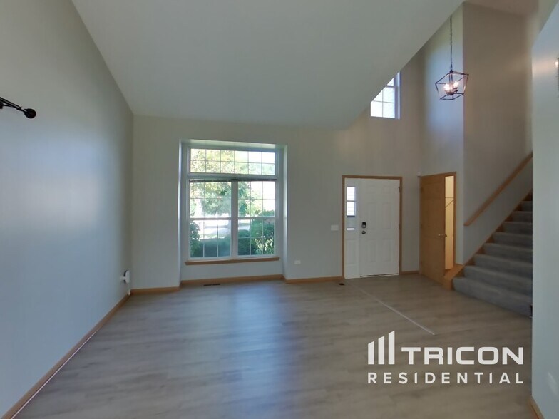 Building Photo - 50 Raven Dr
