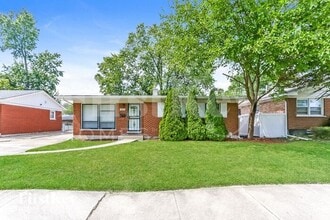 Building Photo - 15612 Woodlawn E Ave