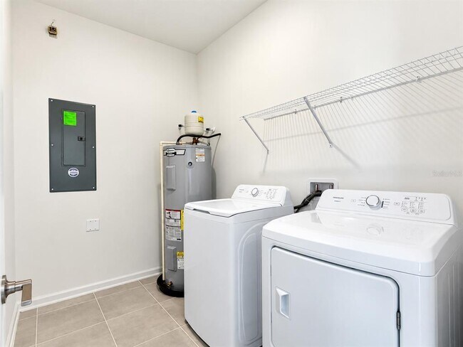 Building Photo - 5605 Ronin Dr