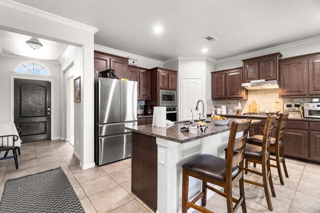 Building Photo - Beautiful Home