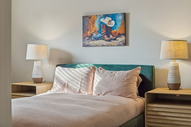 Building Photo - 594 Lake Haven Dr