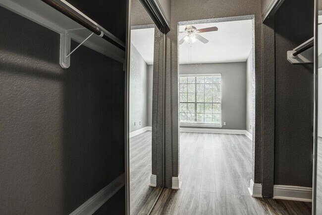 Building Photo - 2121 El Paseo St