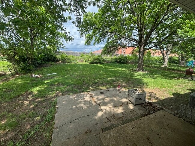 Building Photo - Charming 2 Beds, 1 Bath Half Duplex