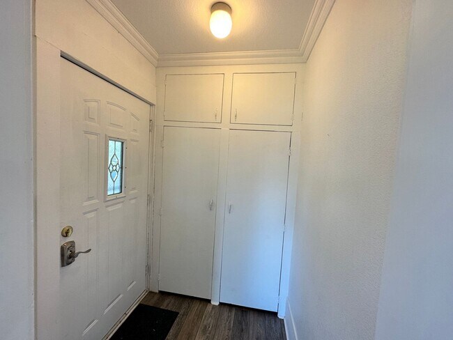 Building Photo - Remodeled Downtown Ellensburg Home