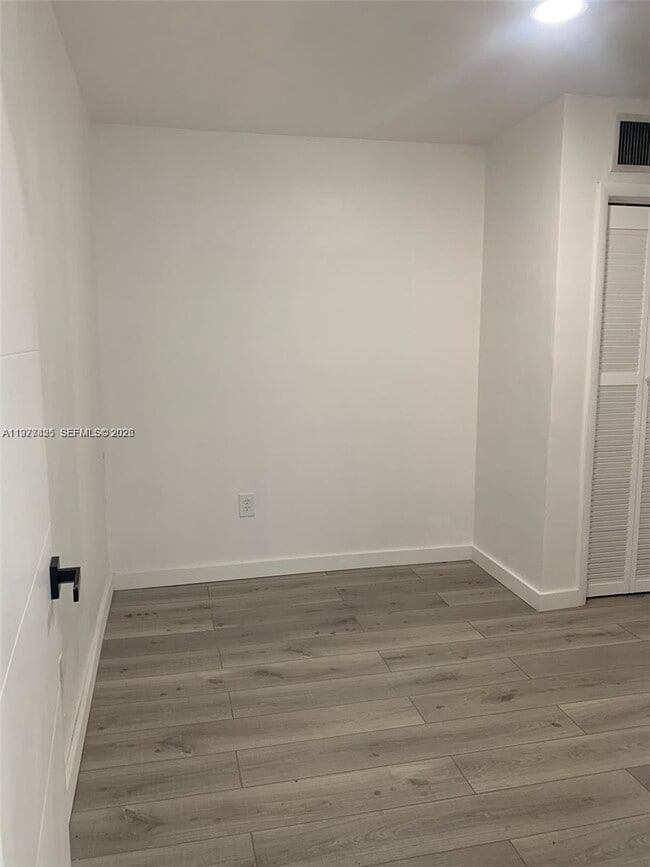 Building Photo - 8295 NE Miami Ct