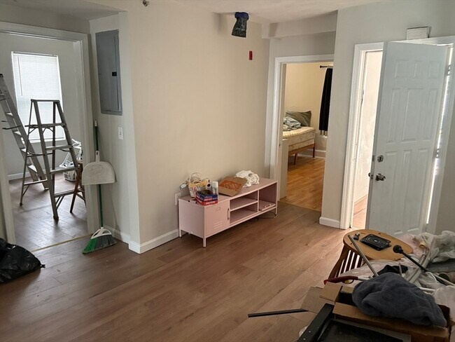 Primary Photo - 40 Lambert St