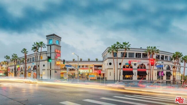 Building Photo - 7957 Fountain Ave