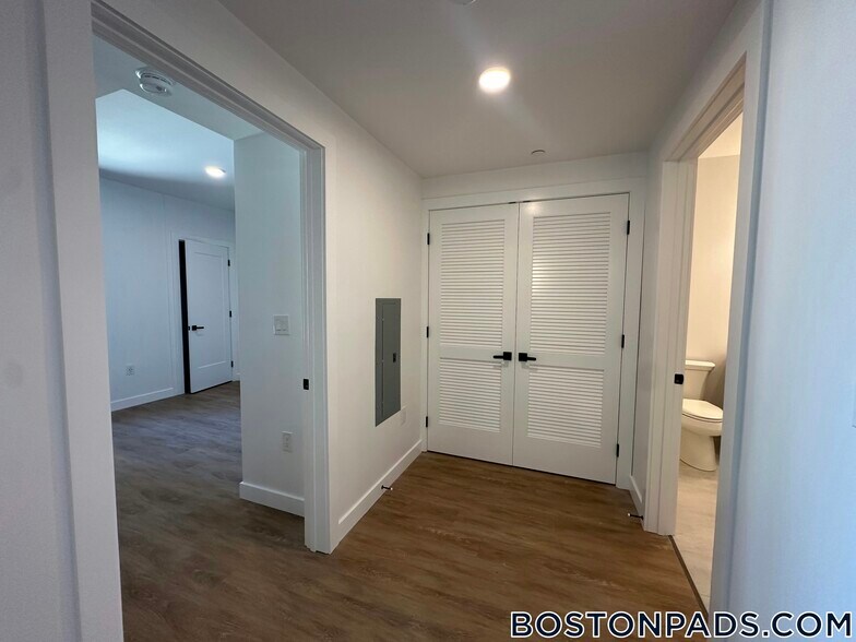 Building Photo - 199 Gardner St