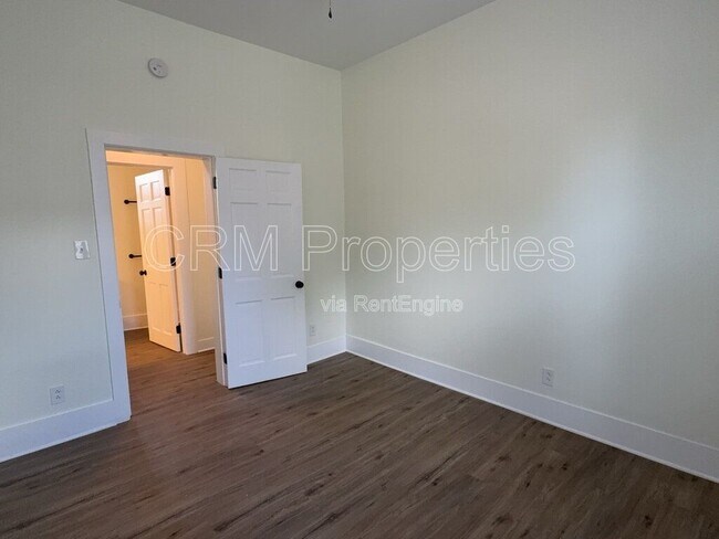 Building Photo - 1339 Division St.