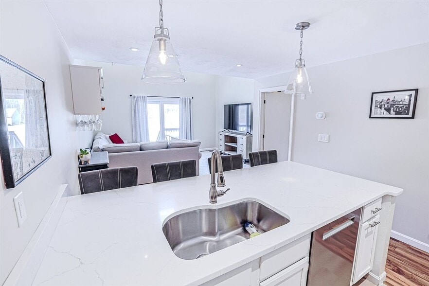 Building Photo - 35 Montrose