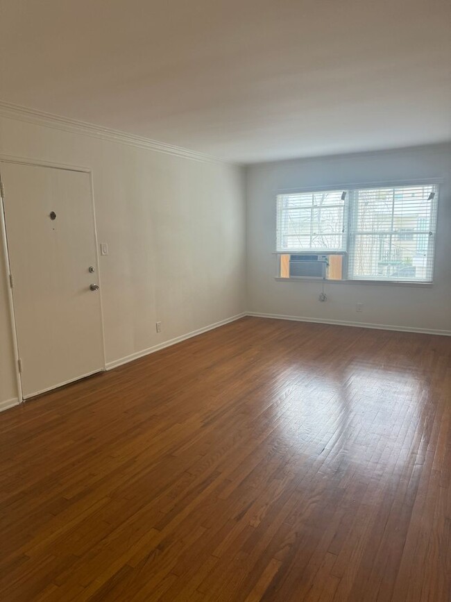 Building Photo - 8711 W Knl Dr