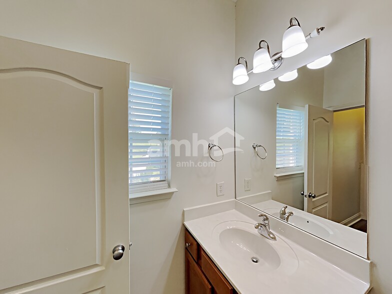 Building Photo - 6713 Autumn Oaks Dr