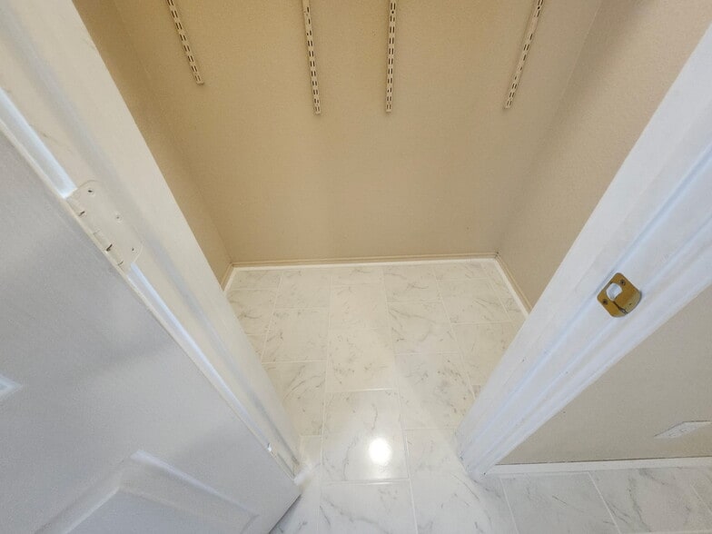 Building Photo - 2807 Diaz Dr