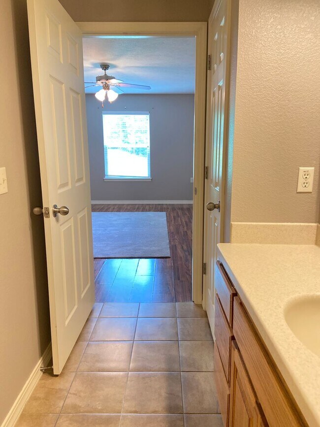 Building Photo - Condominium in FoxPointe
