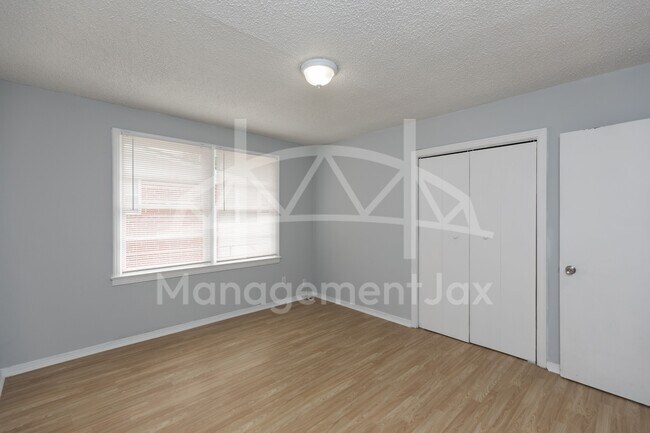 Building Photo - 1478 W 11th St