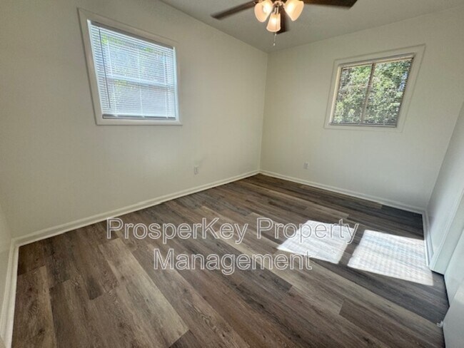 Building Photo - 4794 Gardiner Dr