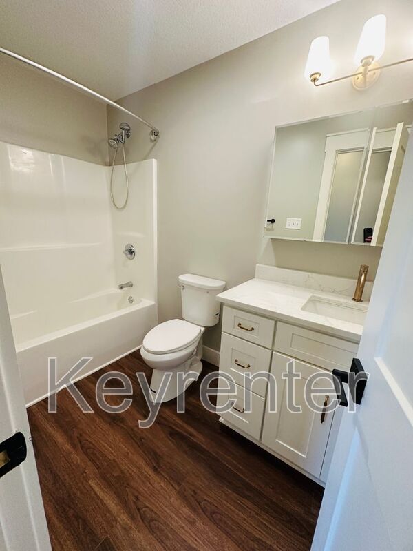 Building Photo - 5330 Blue Star Dr
