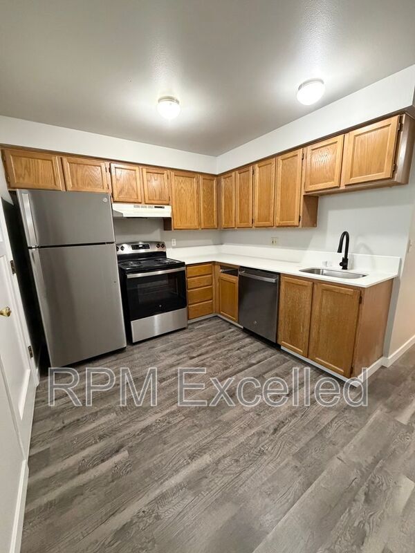 Building Photo - 634 M St NE