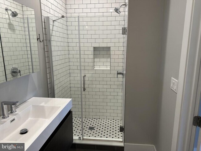 Building Photo - 907 Leland St