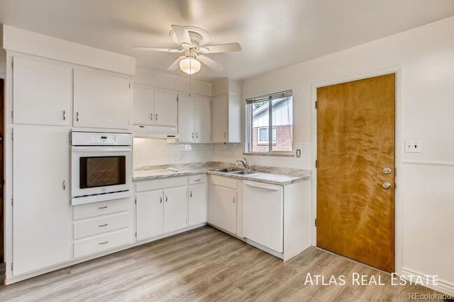 Building Photo - 1304 W Crestline-