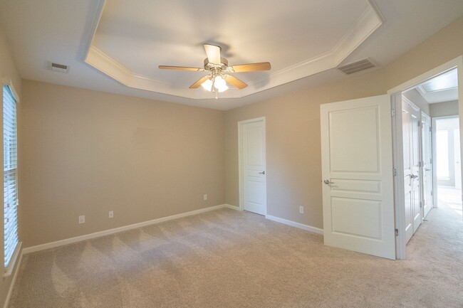 Building Photo - Gorgeous Townhome in the Heart of Fort Mil...