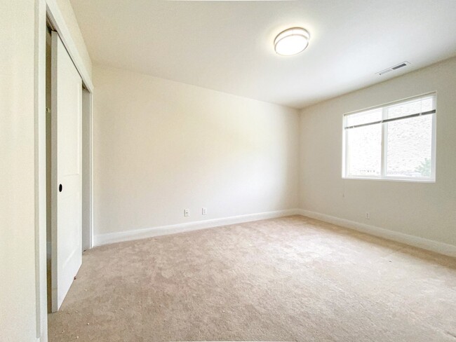 Building Photo - 2211 Morency Dr