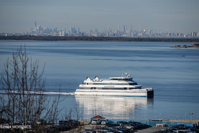 Building Photo - 164 S Linden Ave