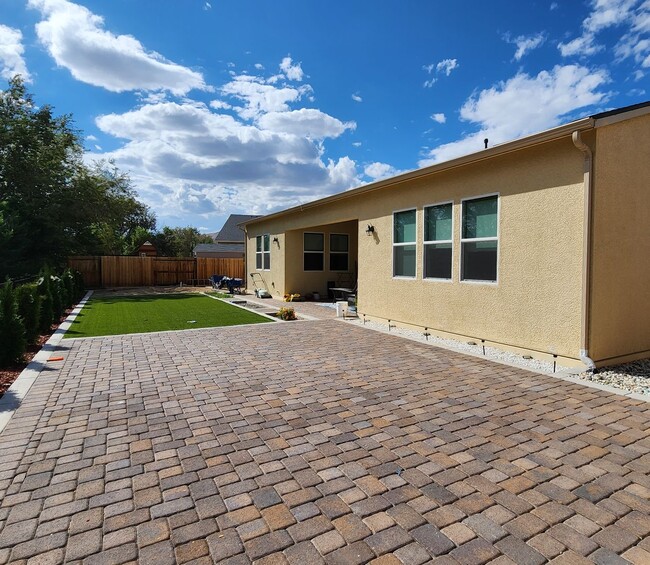 Building Photo - Single story home in the Stonebrook area of Sparks, NV.