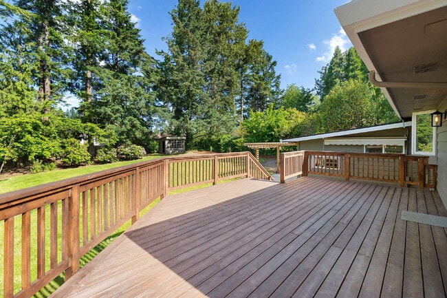 Building Photo - Beautiful Happy Valley Home; Large Lot; In...