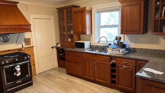 Building Photo - 88 Clark St