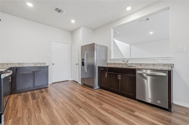 Building Photo - 316 Stone Water Ln