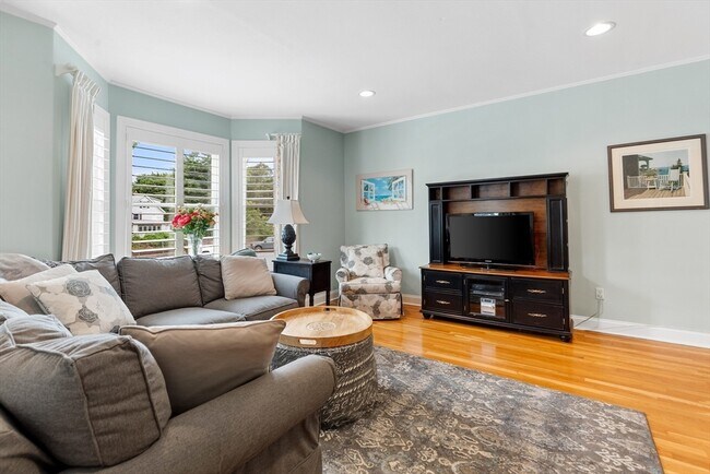 Building Photo - 46 Yale Ave