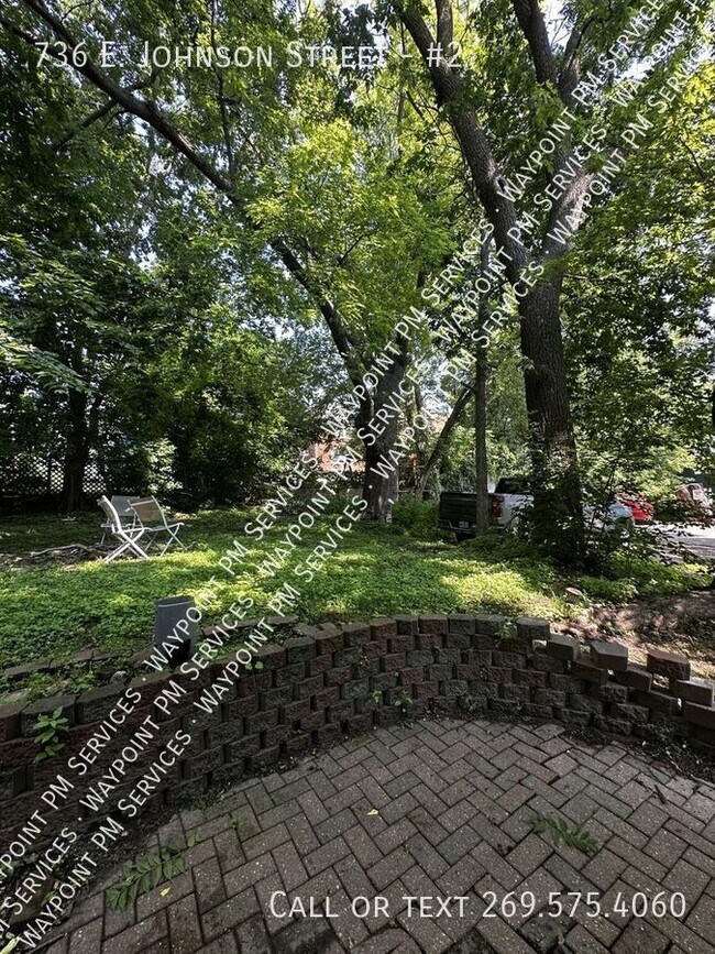 Building Photo - 736 E Johnson St