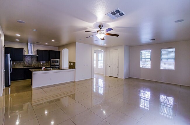 Building Photo - 4 Bedroom home located in Mountain's Edge