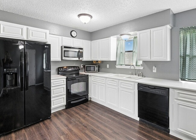 Building Photo - 600 N Cunningham St