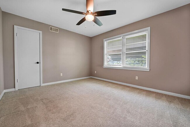 Building Photo - 2210 San Jacinto Dr