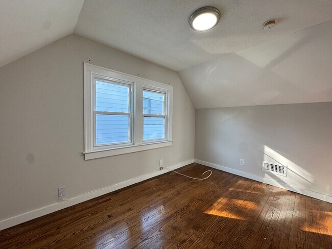 Building Photo - Cape Cod Single Family | Just a Block from the Beach!