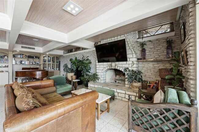 Building Photo - 8517 Grandview Dr