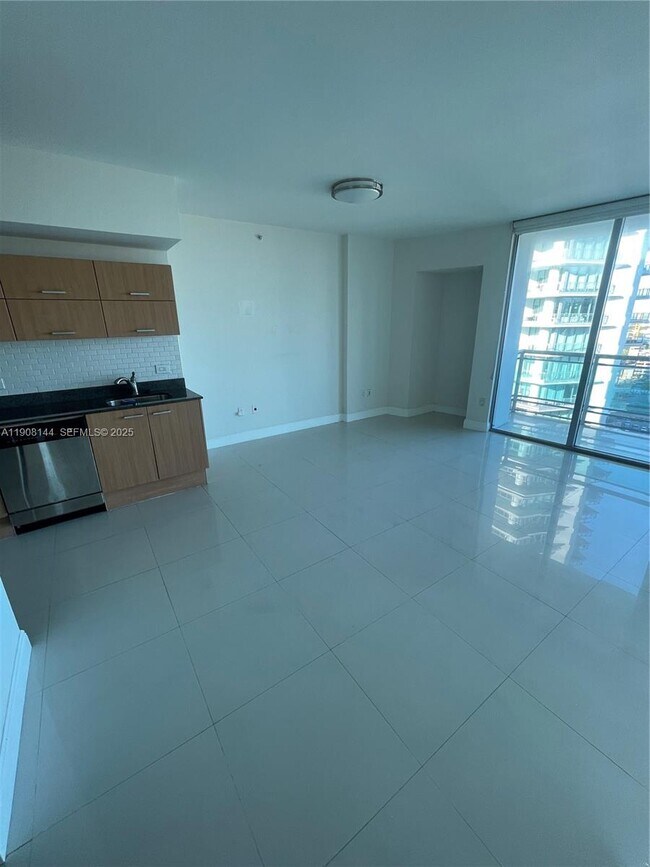 Building Photo - 350 S Miami Ave